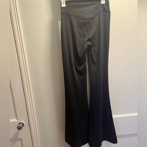 Lululemon Flare Pant Size 8 NWT - Picture 6 of 6